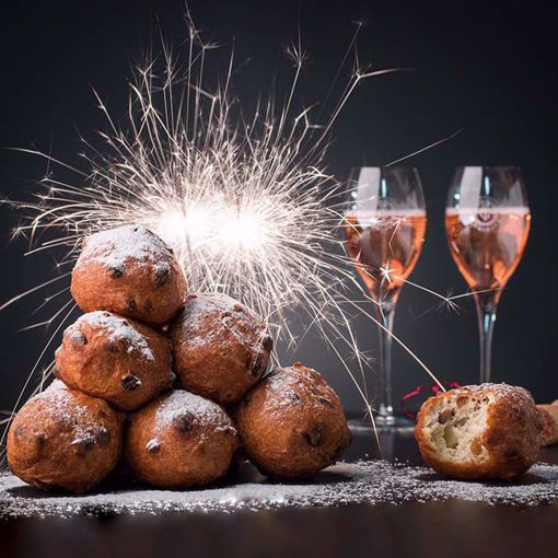 Afbeelding van 5 Oliebollen met rozijnen en stukjes appel